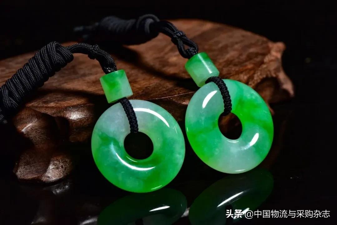 九成以上的翡翠销量通过直播完成？珠宝流通正在经历时代巨变