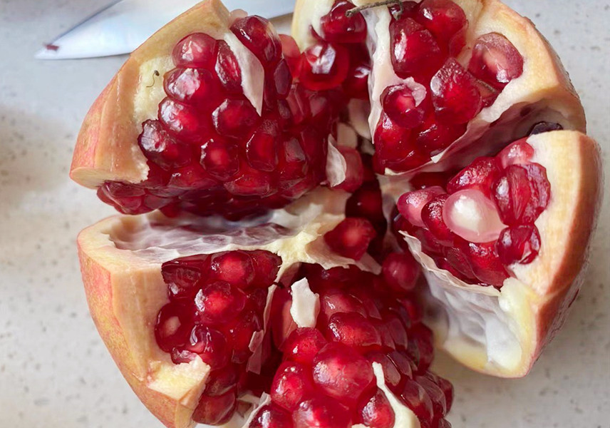 石榴的正确打开方式,剥干石榴小窍门是什么