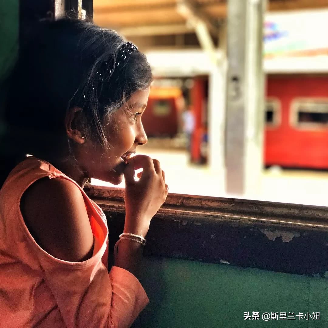 鏂噷鍏板崱鍥介檯瀛︽牎灏忓,鍘绘柉閲屽叞鍗¤鍥介檯瀛︽牎