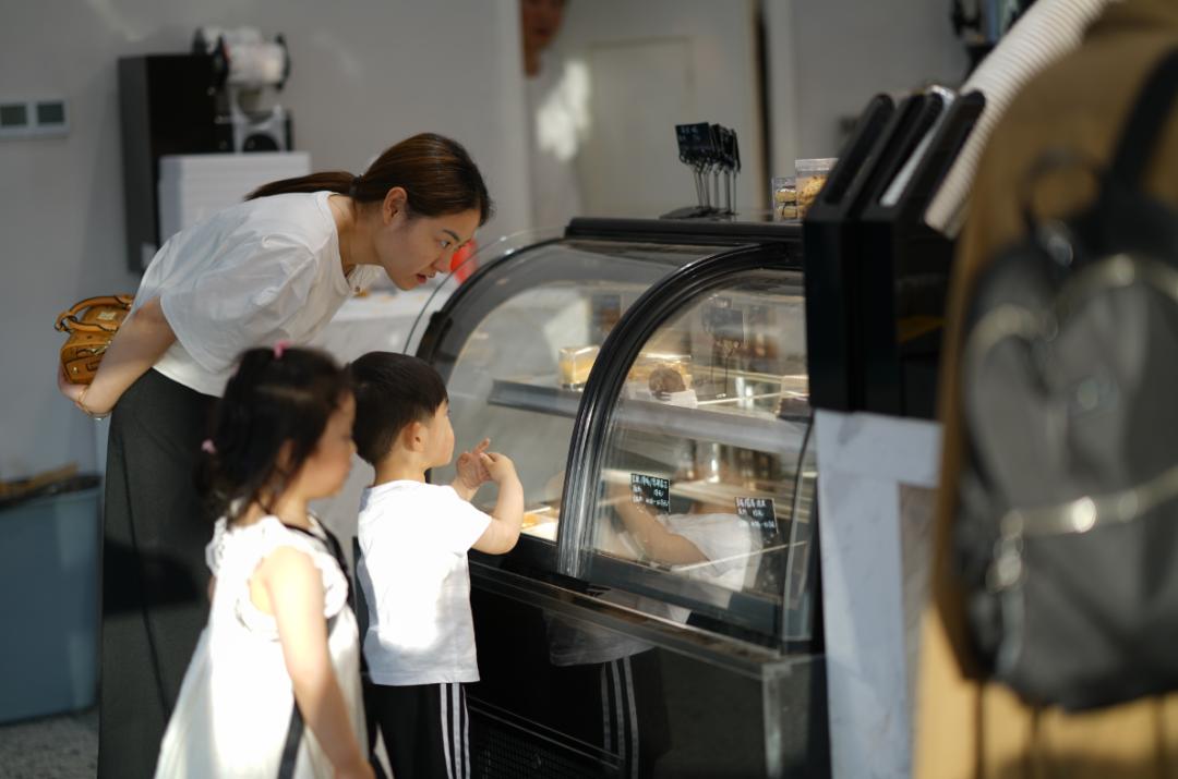 上海华贝面包哪家好,探店现烤面包