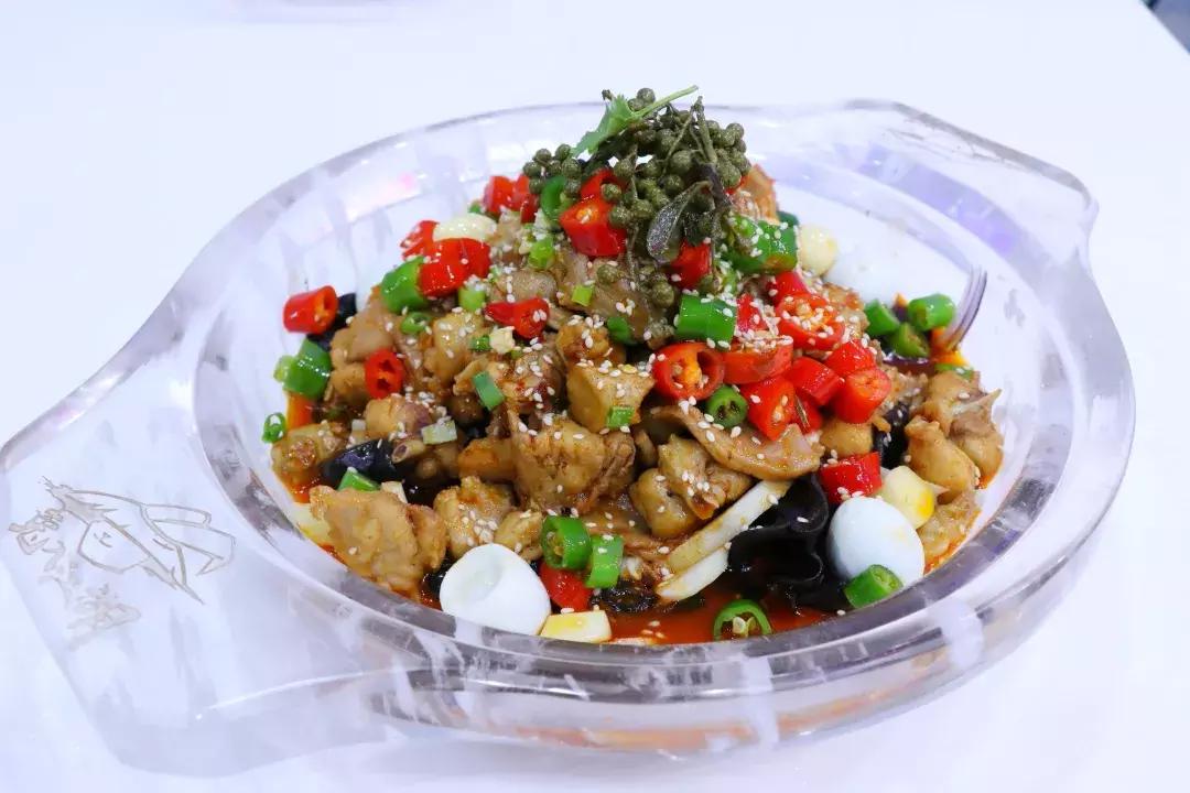 怎么可以吃兔兔？因为你没遇见它，千元水晶锅、5D餐桌让你炫目！