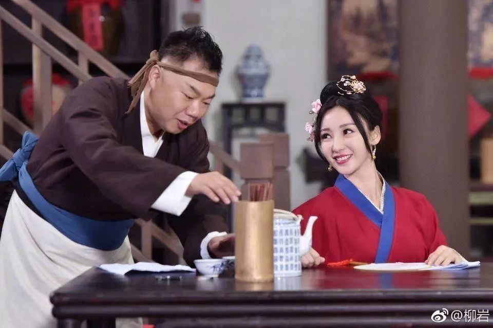 曾自嘲“借胸上位”，39岁的她终于等到了这部爆款《受益人》