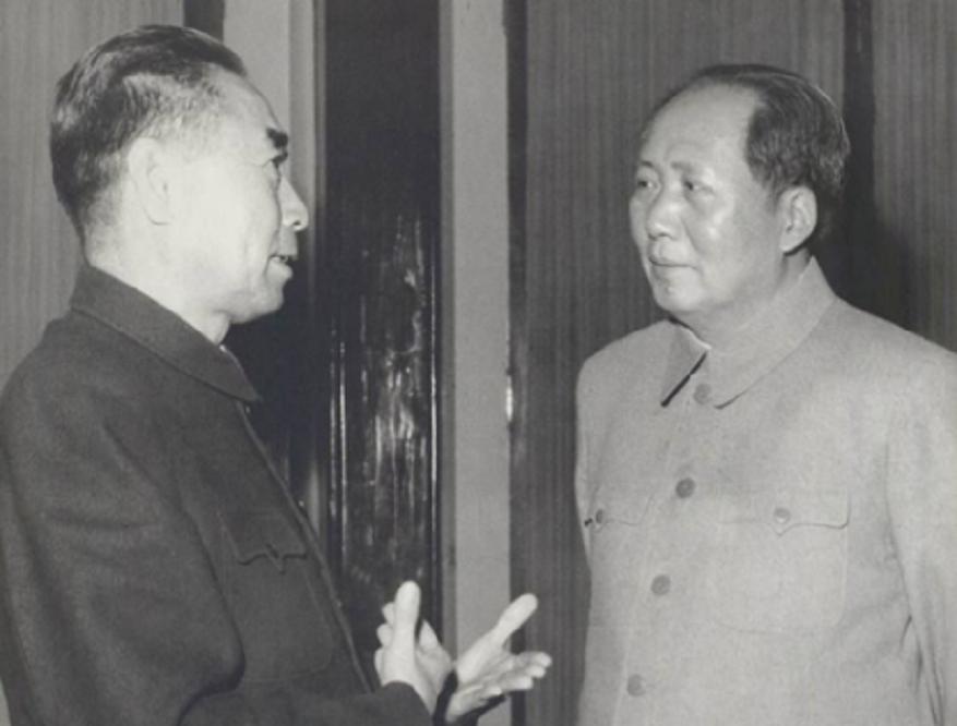 毛主席和群众一起抽旱烟，压力大时一天50根，革命胜利后戒掉没？