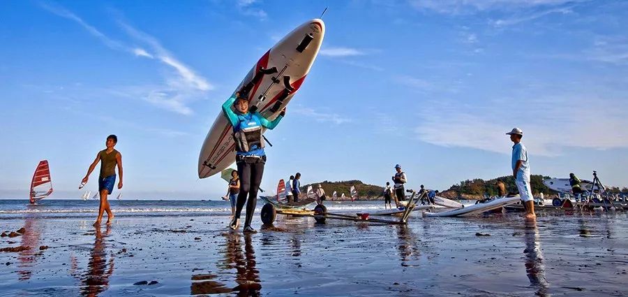 万人马拉松最美跑道激情奔跑,万人马拉松现场有多震撼