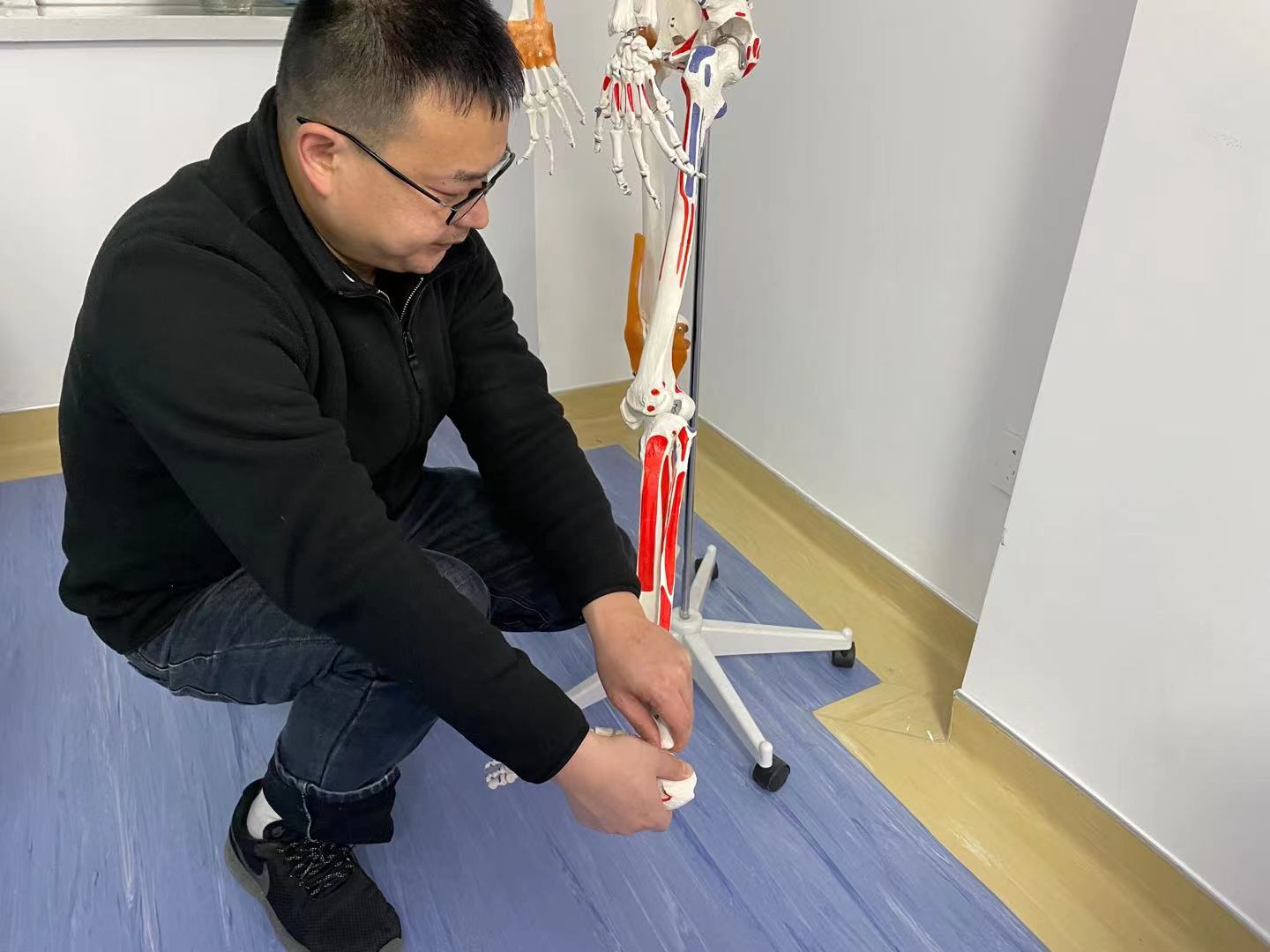 中医正骨手法复位踝关节视频,踝关节脱位中医正骨法