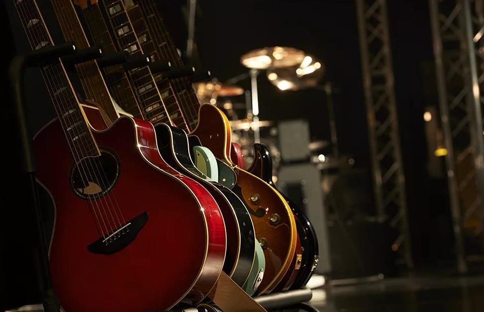 don吉他和雅马哈吉他哪个好,雅马哈可以自弹的钢琴