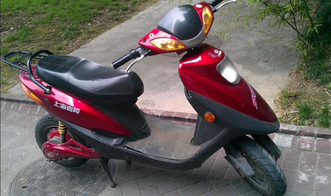 本田裂行踏板摩托长途改装,本田裂行125踏板跑山视频