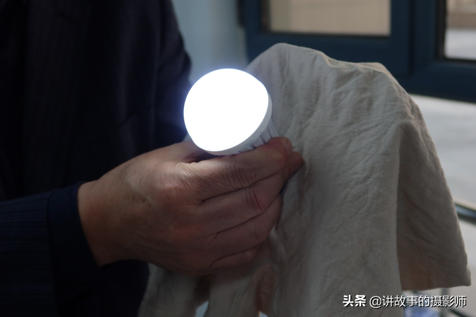 电炉明火炒菜，*裤内**点亮灯泡，魔术还是高科技？