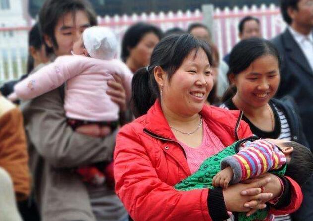 没钱还生二胎的人是不是自讨苦吃,知道不给钱还生二胎谁给你的勇气