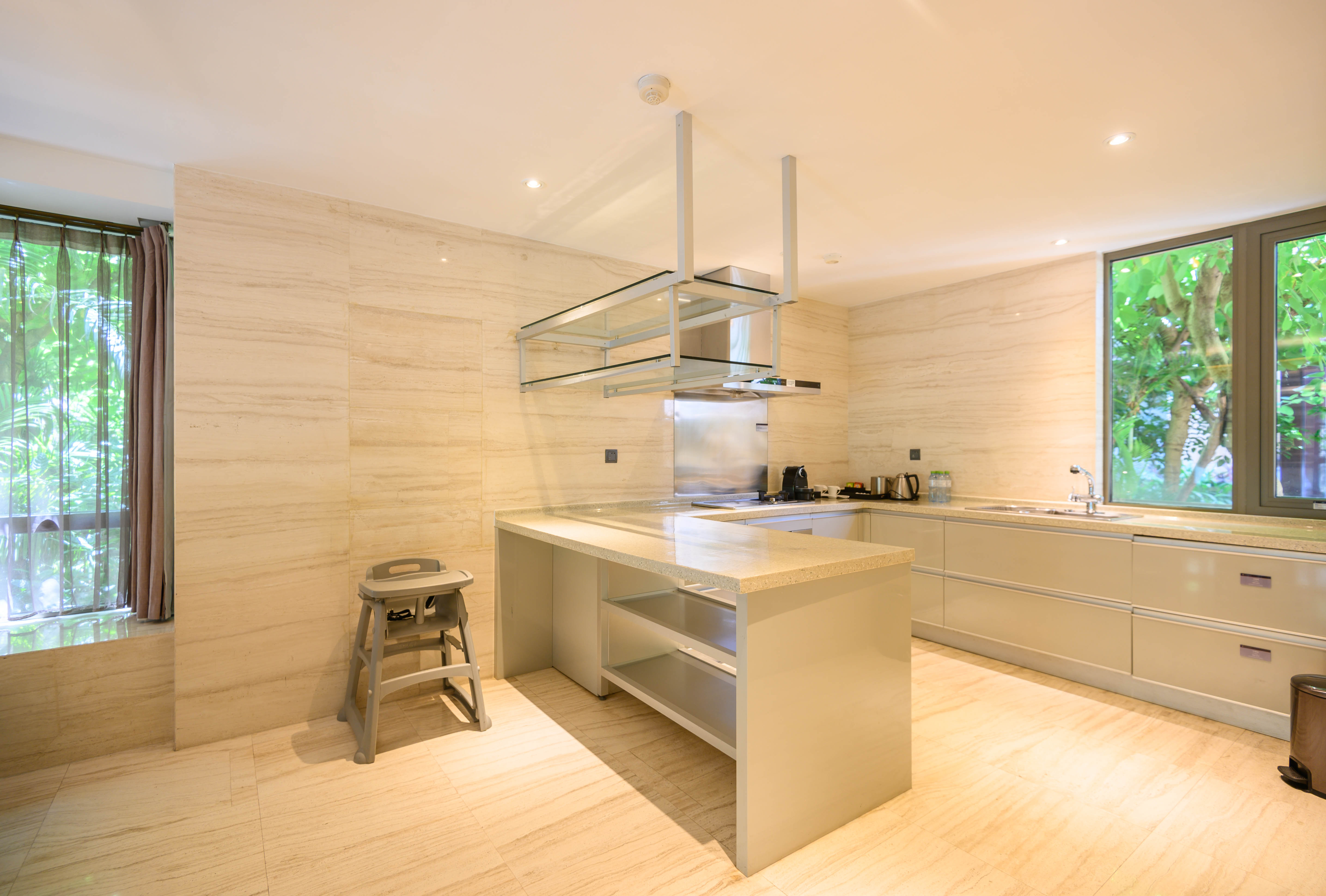 夏天的三亚海边有多热,三亚的夏天比广州和深圳都要凉快