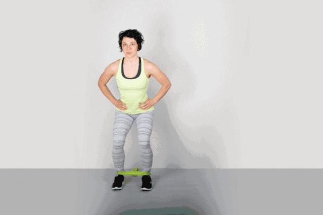 健身房里的翘臀怎么练出来的?一根弹力绳就能搞定你的蜜桃臀