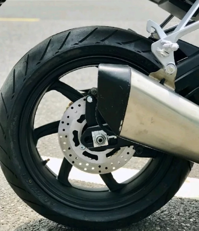 国产大牛珠峰华鹰HY500一比一精仿川崎ZX-10R!