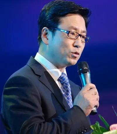 领诵员冯琳朗诵视频,领诵员冯琳再次出圈