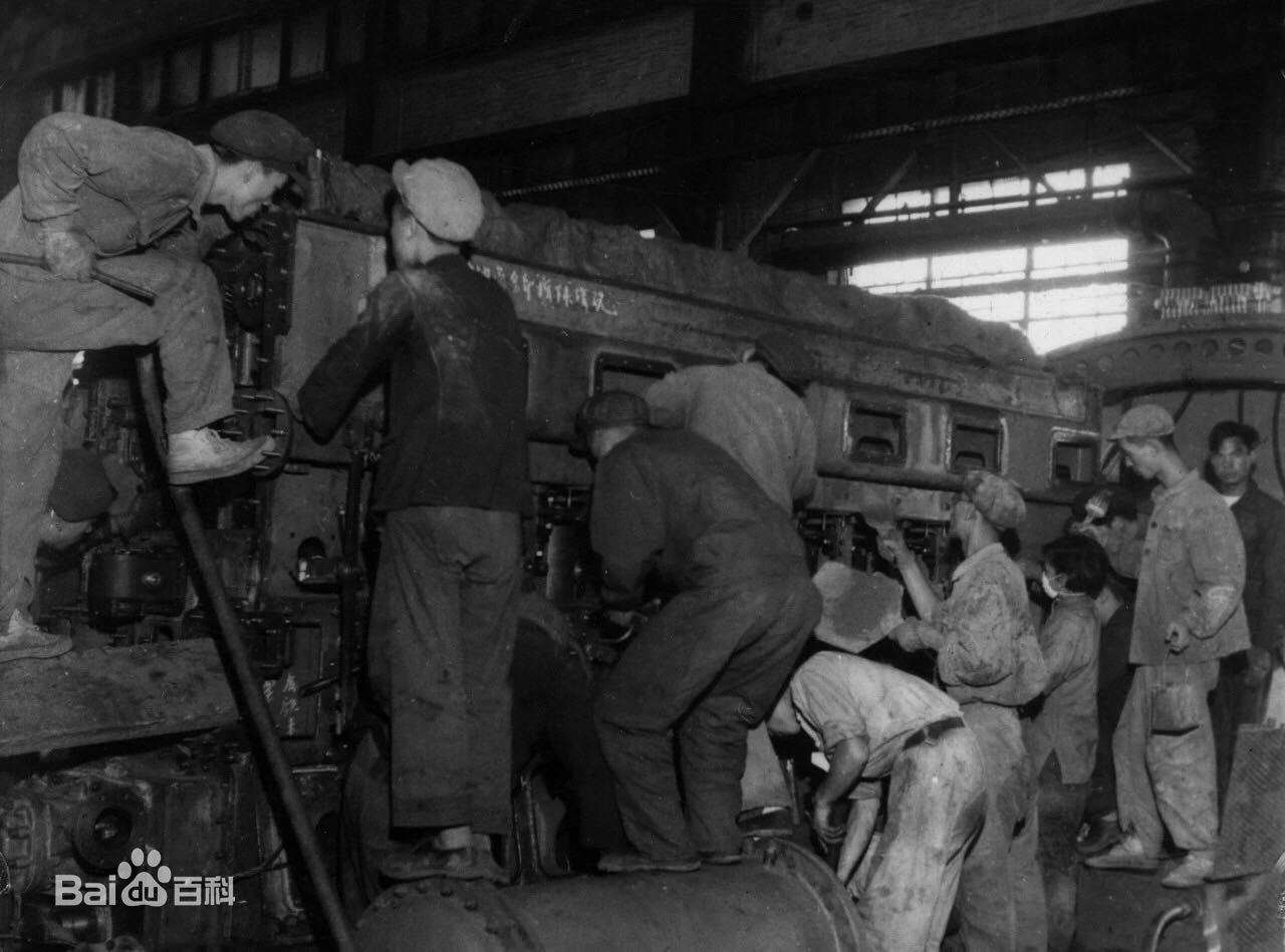 哭脸东风型内燃机车,东风内燃机车从哪一年诞生的