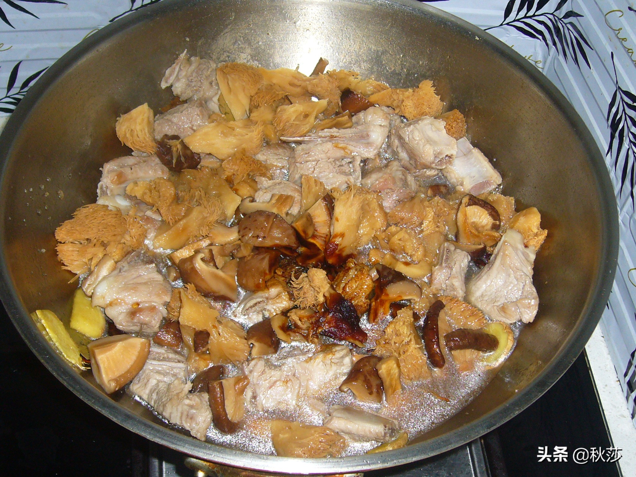 猴头菇煲排骨还可以放什么,当归可以和猴头菇一起煲吗