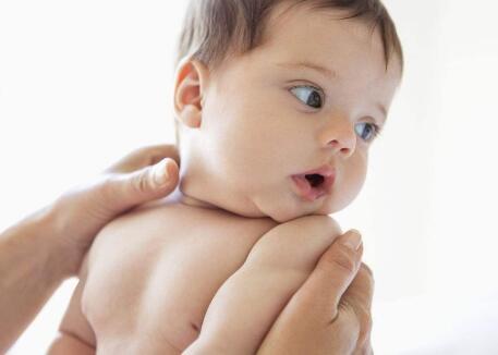 新生儿长湿疹是不是比较容易过敏,新生儿可传染的湿疹有哪些