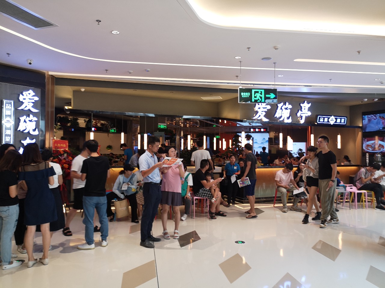 深圳西丽益田假日里人流,开业第一天人流量爆棚