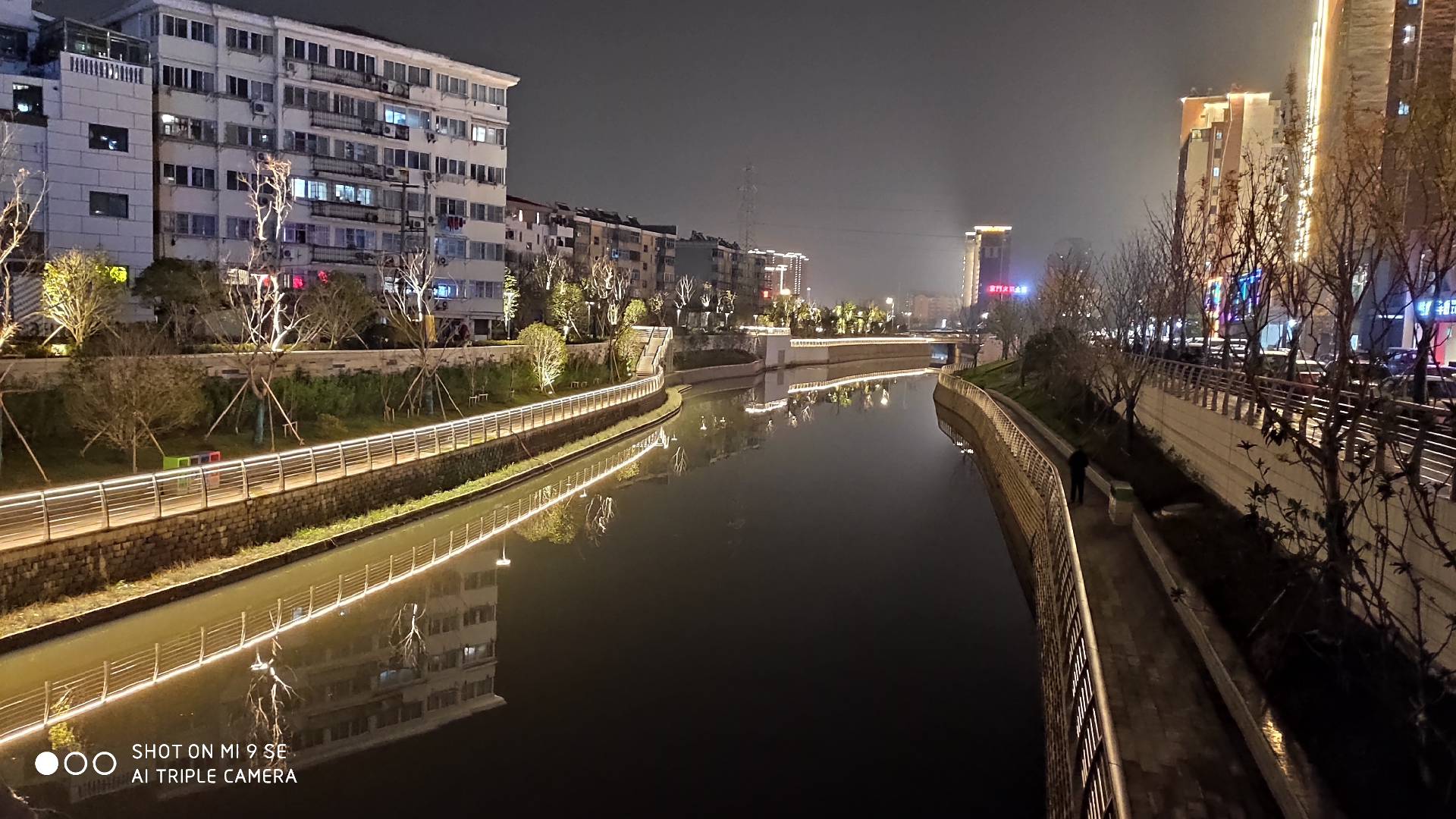 小米9用了两年了需要换电池么,小米9se体验如何