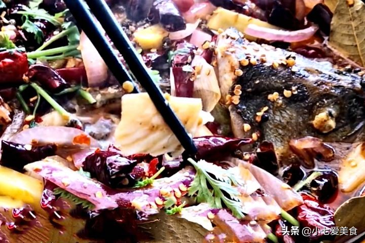 焦香烤鱼如何做,焦香烤鱼的制作方法