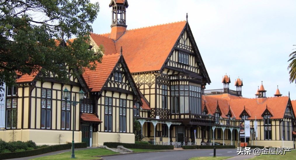 投资国外买房哪里最好,国内赚钱买国外豪宅