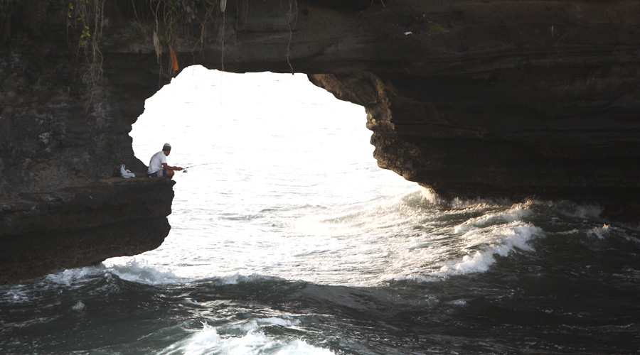 印尼巴里岛皇宫海神庙,印尼巴厘岛海神庙日落