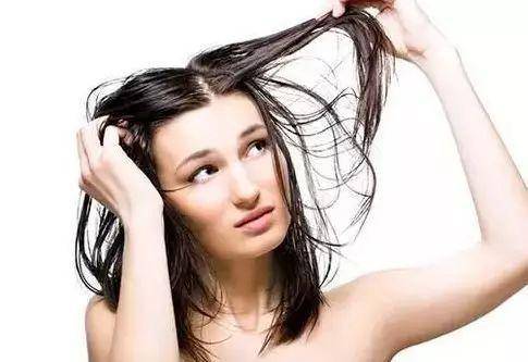 饮食清淡头发还出油,脸上出油严重头发油得快