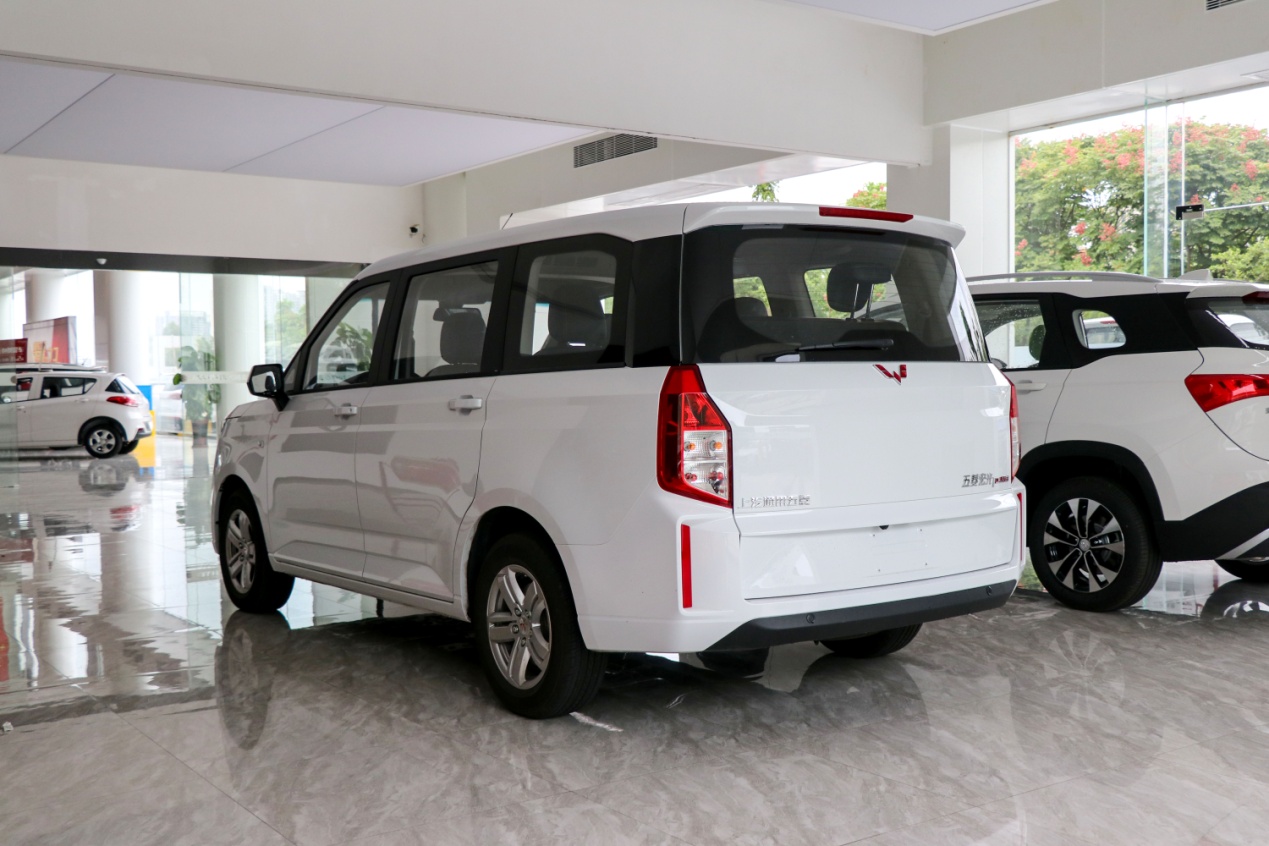 江淮瑞风m3自动挡落地价五菱宏光,五菱宏光plus和江淮瑞风m3哪个好