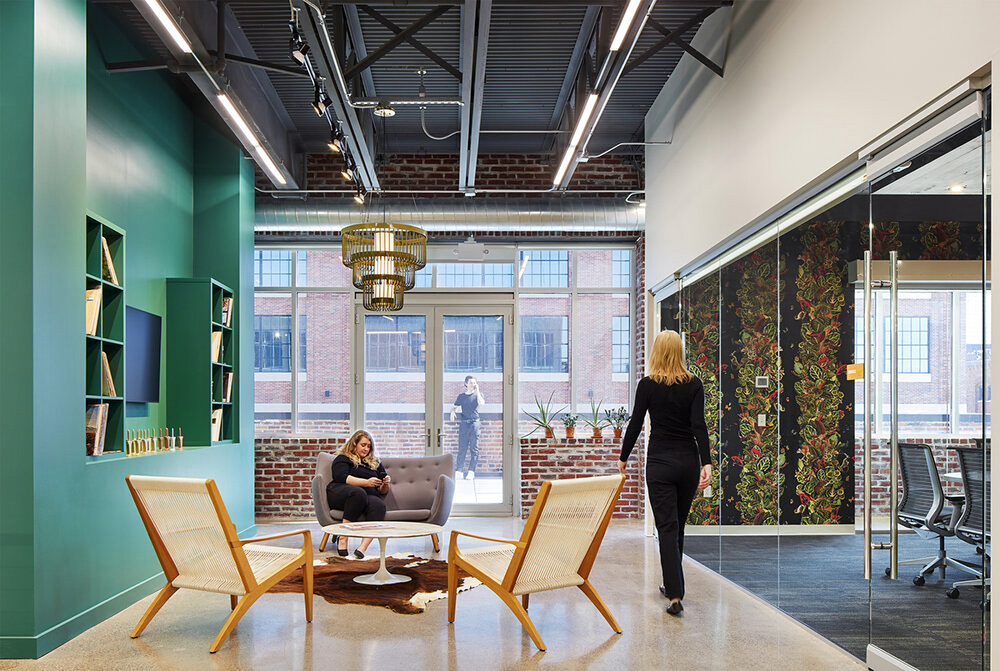 温暖工业风广告公司Fallon明尼阿波利斯办公设计欣赏