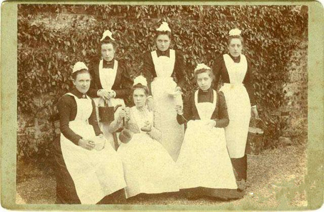 女仆装小考：为什么这种制服文化在日本特别流行？|张小玉