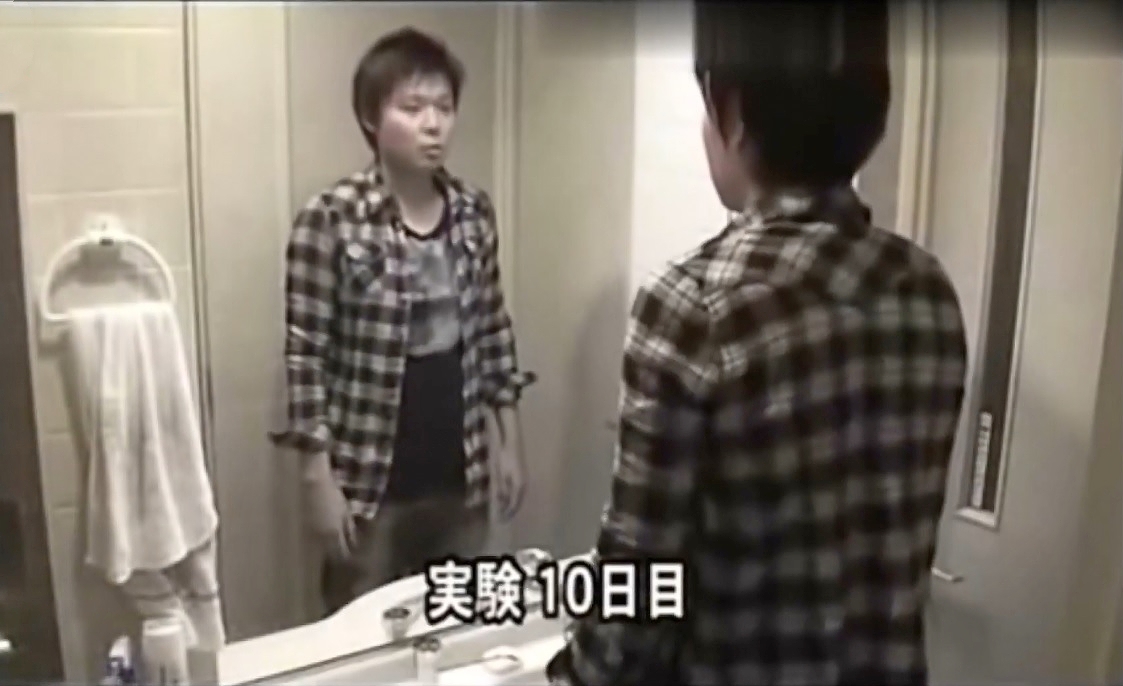 详细说一下连续30天对镜子说你是谁结果发生怪异事件的看法