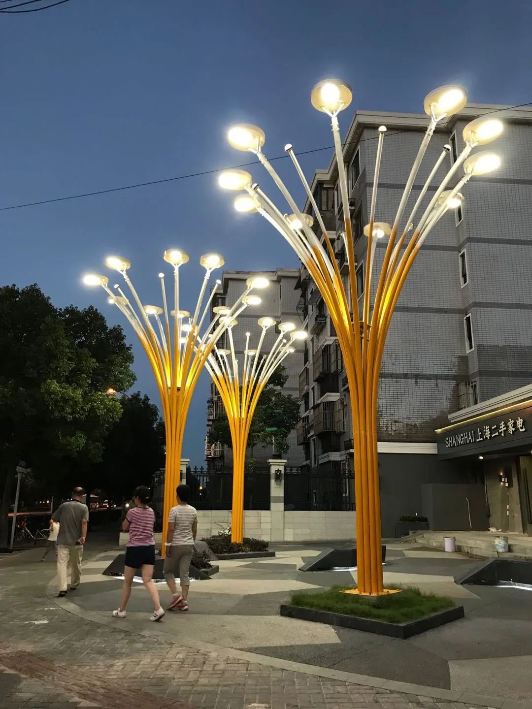 变美、变慢、变温柔,彭浦镇25条街集体宜人化是怎么做到的