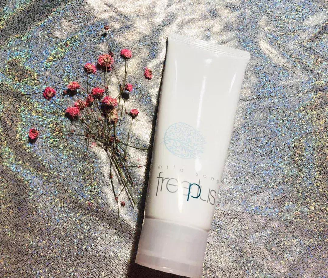 晚上睡觉前涂很多护肤品好吗,晚上必须睡前涂护肤品吗