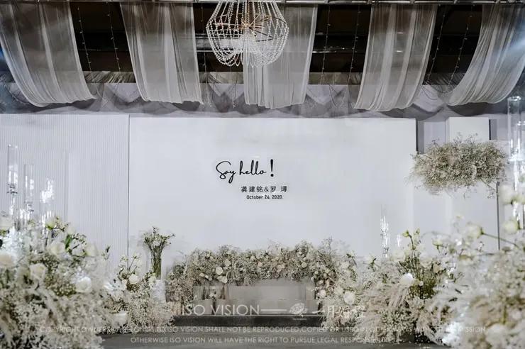 色调恬静淡雅的现代简洁风婚礼,白绿色系小清新风格婚礼