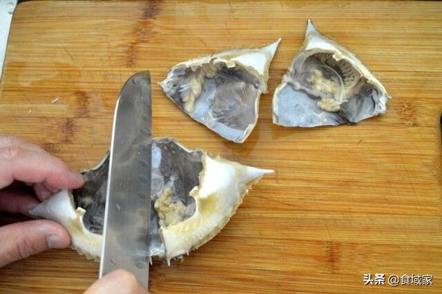 只有葱姜怎么做螃蟹好吃,葱姜爆炒毛螃蟹怎么做