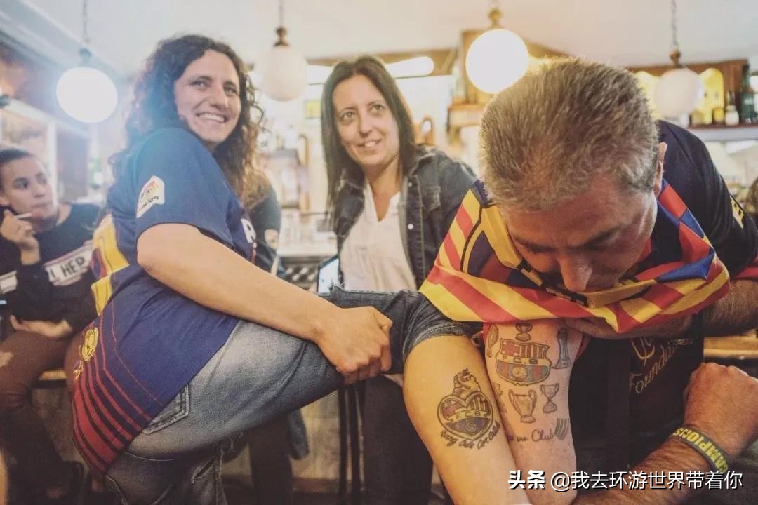 三个人一辆面包车环游世界,3个小伙开面包车