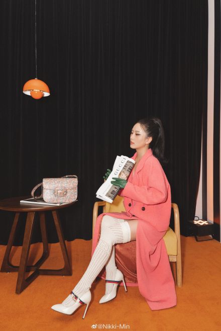 高跟鞋搭配袜子的穿搭,高跟鞋搭配小腿袜好看吗