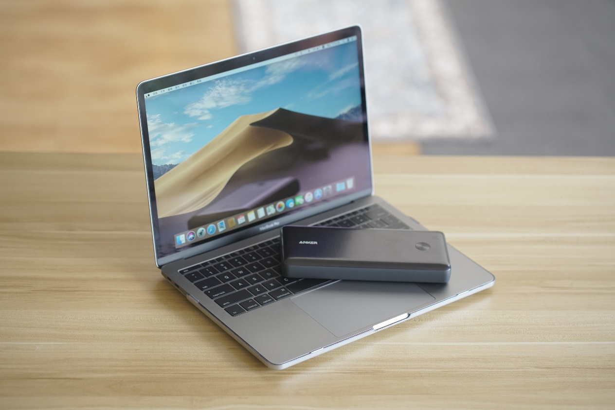 anker10000毫安移动电源评测,为笔记本电脑充电的电池