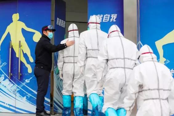 硬核小护姐表白汉警,援鄂医疗队小护姐表白汉警小哥