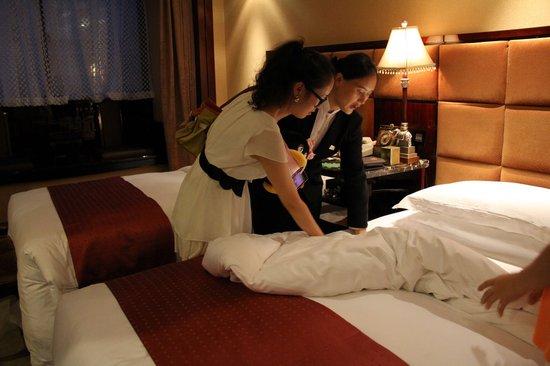 为什么在酒店睡觉厕所灯不要关,住酒店为什么厕所灯要开着