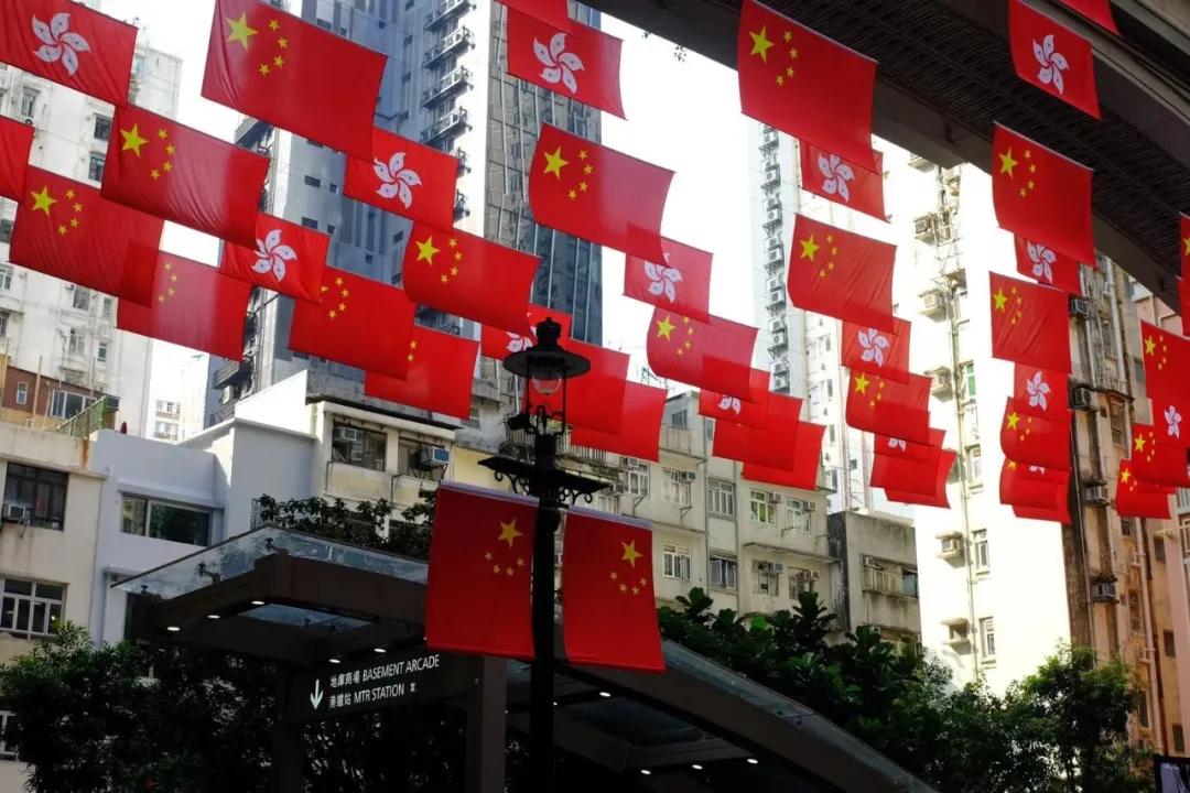 理直气壮展开爱国教育,理直气壮的爱国