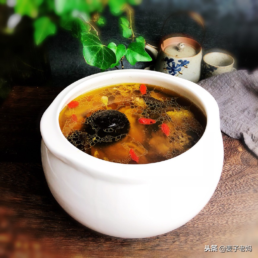 炖鸡汤怎么炖才汤鲜味美呢,炖鸡汤好喝不腻有什么诀窍