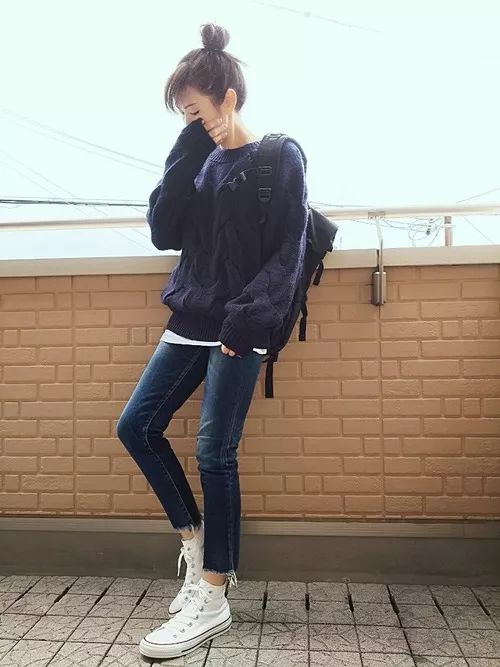 GU的衣服,藏青色u型显瘦上衣