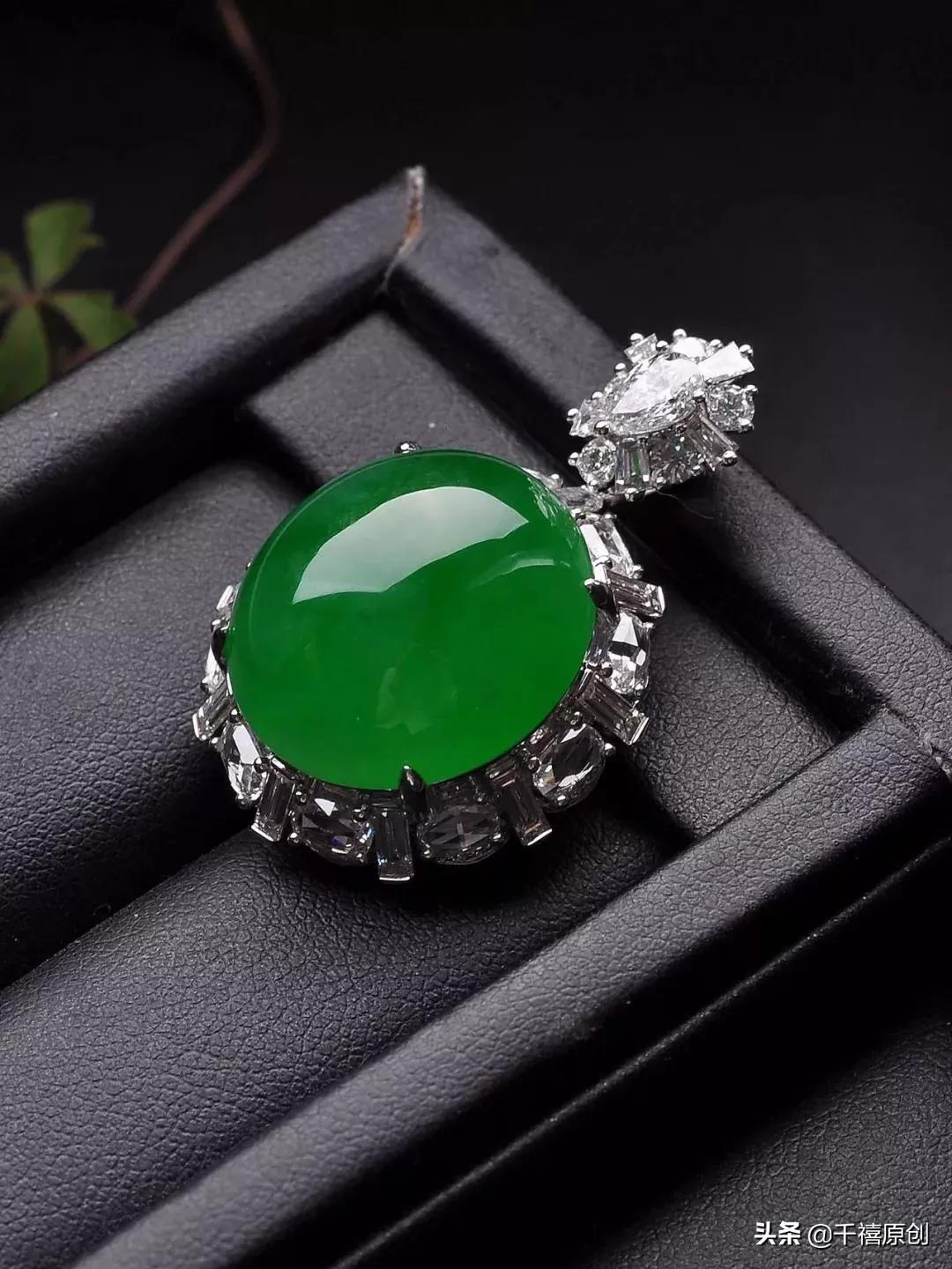 溥仪从紫禁城偷出400件宝贝!这件翡翠,据说都赶上马云身价了