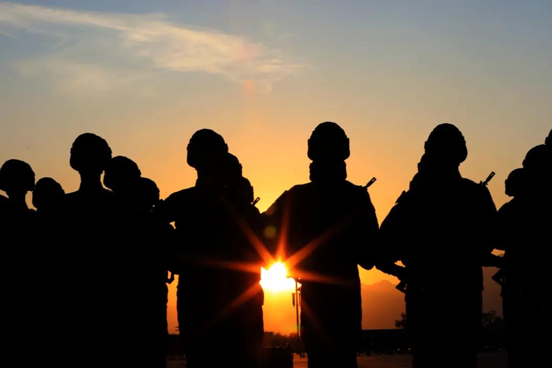 五四青年节向青年榜样致敬征文,青年对标榜样怎么做