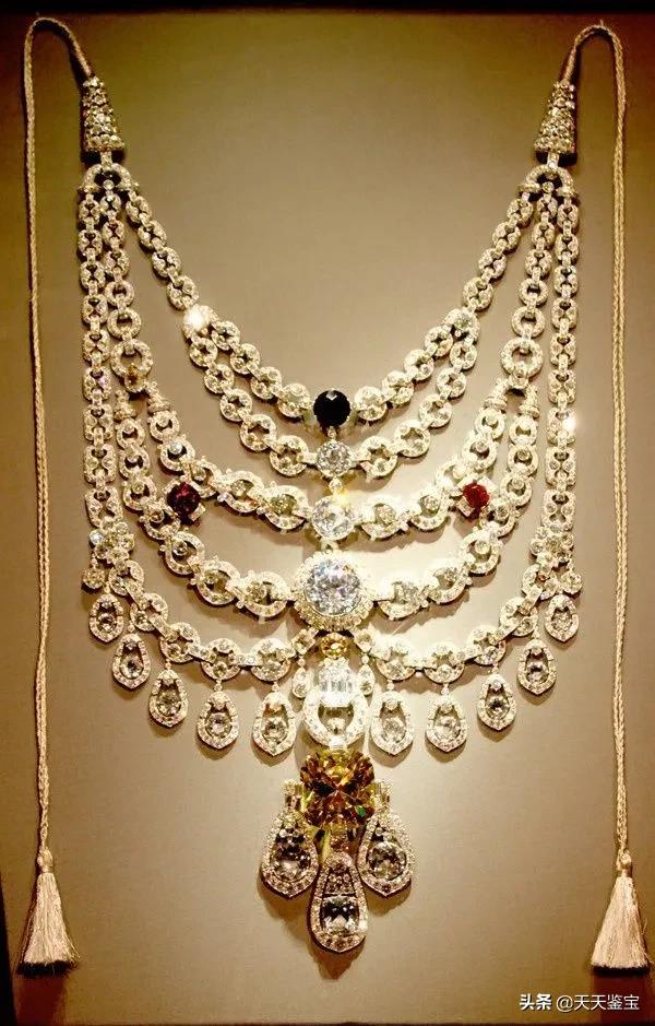 皇帝的珠宝商卡地亚,卡地亚女王的珠宝