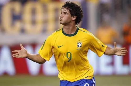 足球王国巴西100个进球,五星巴西阵型身价