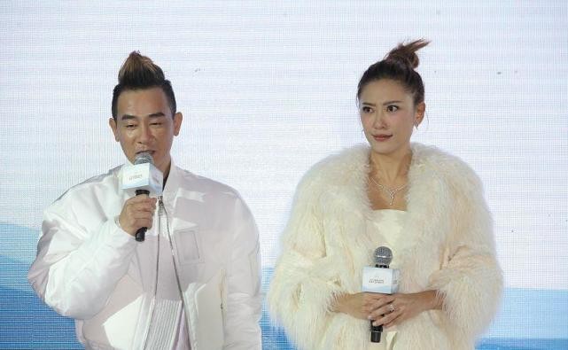 情侣出门都很装,情侣出门玩穿什么情侣装