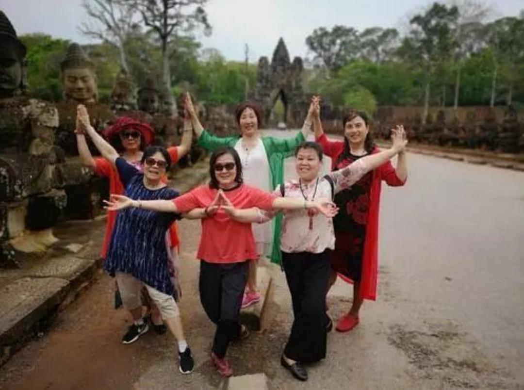 “中国大妈”引领世界潮流,LV再次模仿推出防晒面罩