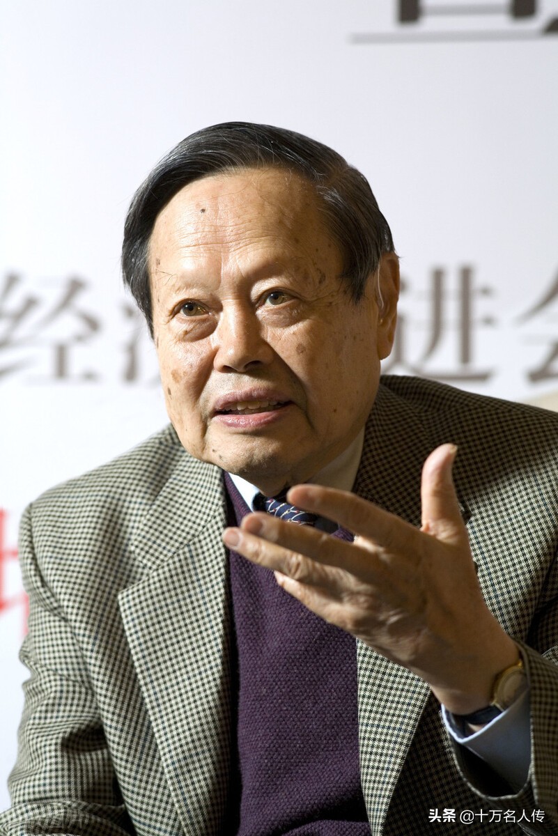 杨振宁的艰难求学,杨振宁怎样看待外界的非议