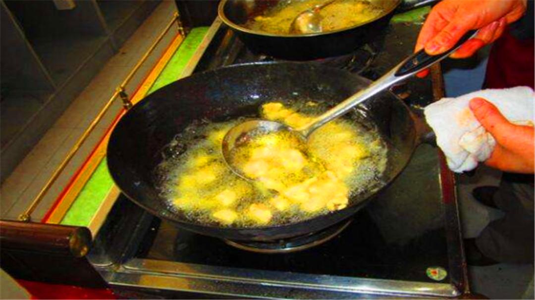 什么方法能让炒菜不溅油,炒菜油不溅的方法